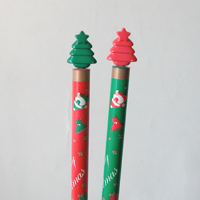 クリスマス鉛筆の頭の部分にはクリスマスツリーがついています